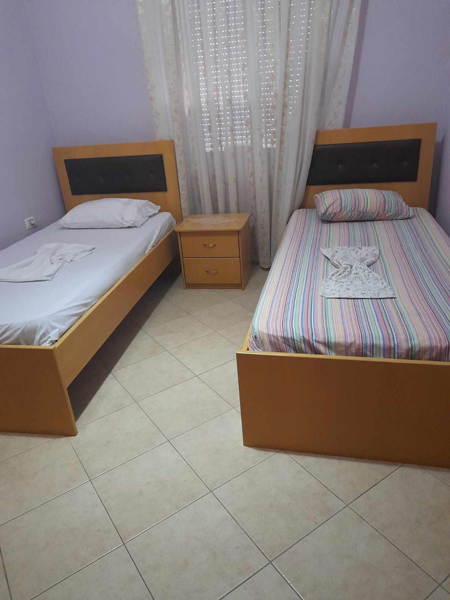 Tina'S Apartment Gjirokaster Bagian luar foto
